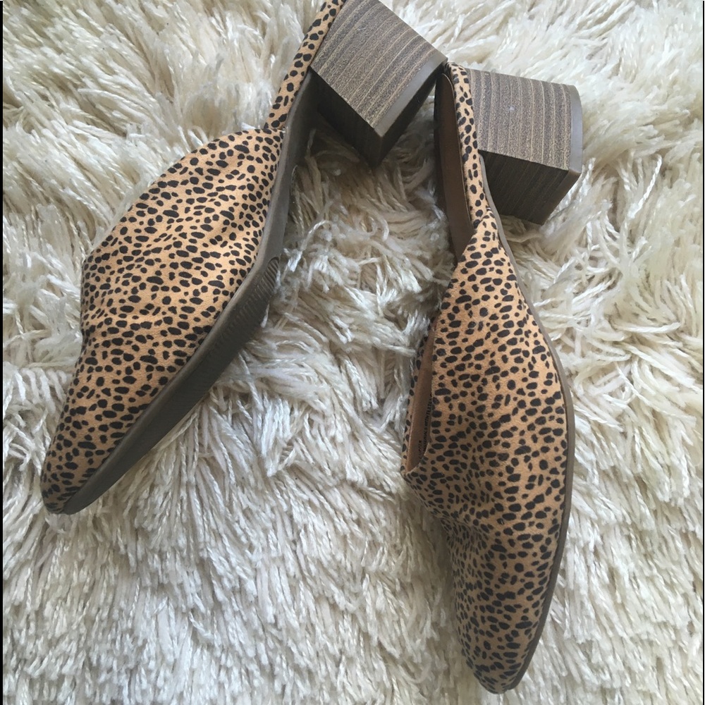 Size 7.5 animal print mules  heel 2”